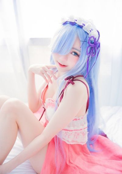 少妇脱了内裤让我添